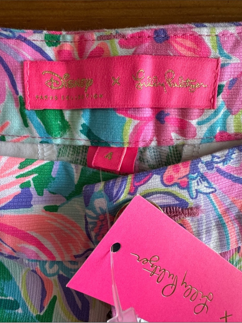 Lilly Pulitzer x Disney short - Picture 3 of 3